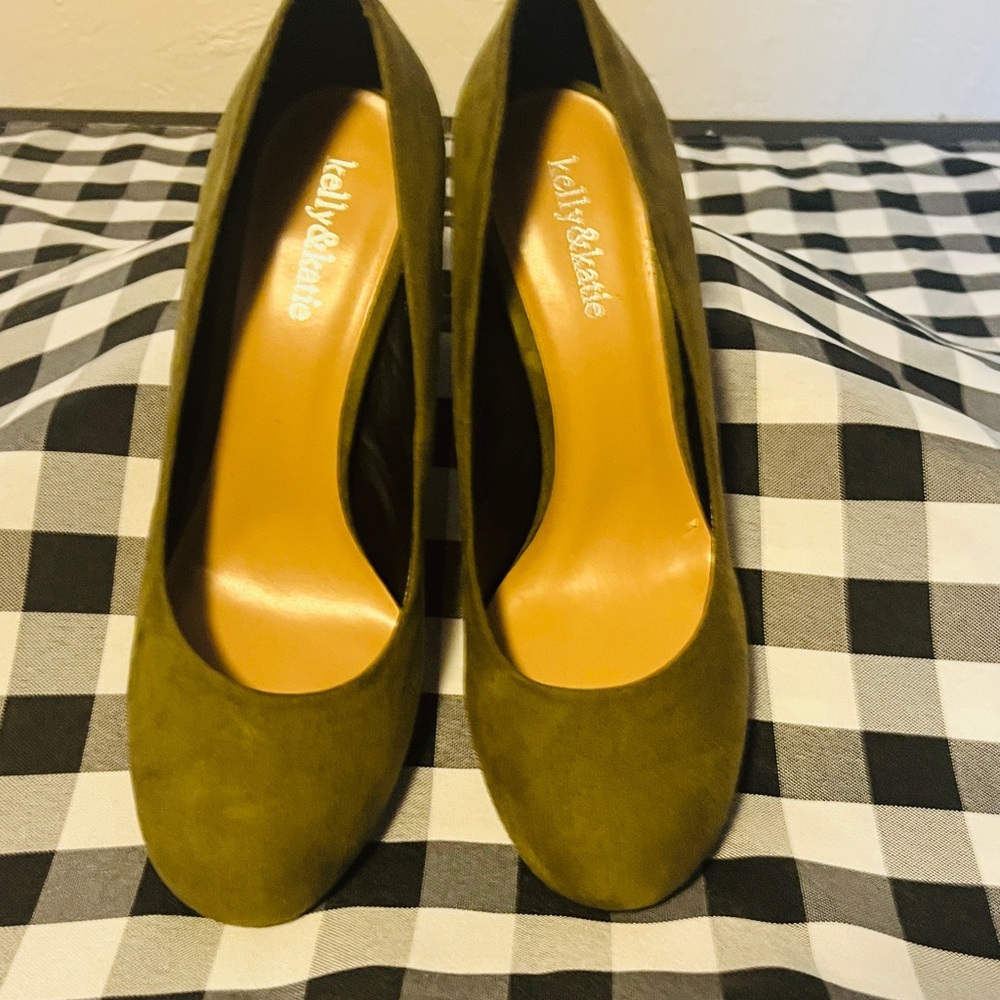Kelly & Katie Green Heeled Pumps